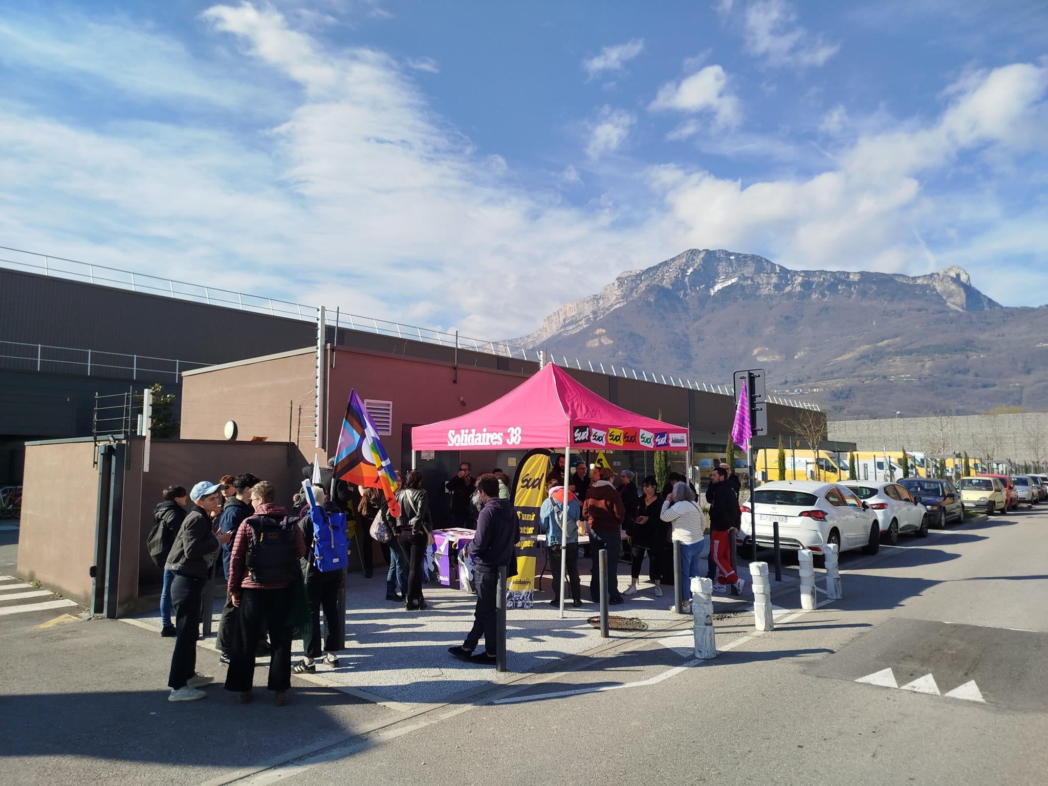 Rssemblement 8 mars 2025 - Plateforme courrier Grenoble